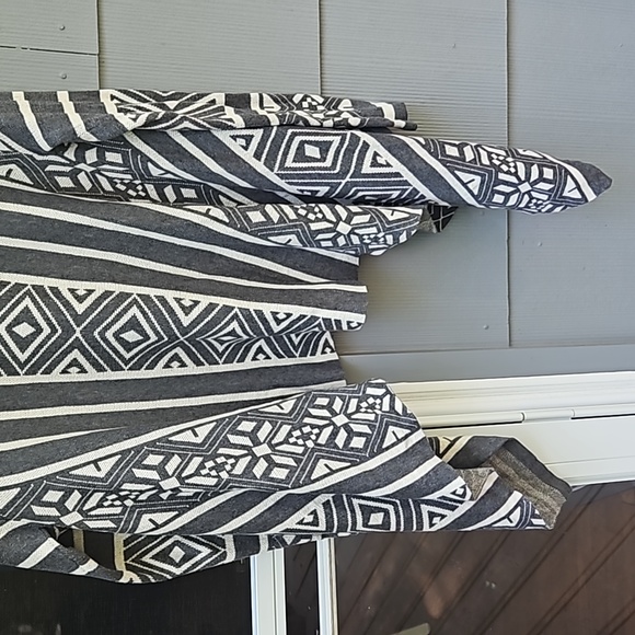 Ladies Aztec handkerchief open wrap med - large - Picture 6 of 7